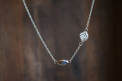 LEAF AND LABRADORITE - ketting
