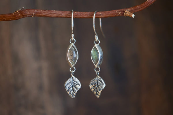LEAF AND LABRADORITE - oorbellen