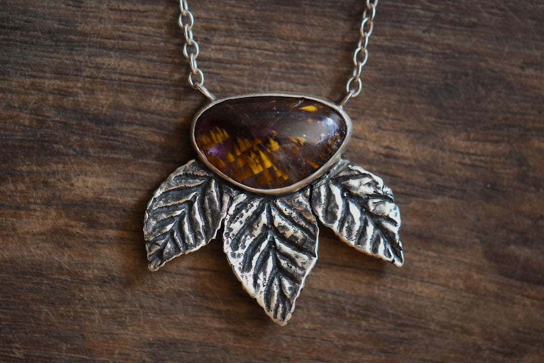 TRIPLE LEAF PENDANT CACOXENITE - ketting